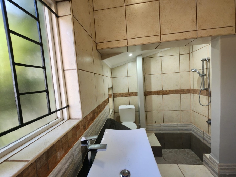 5 Bedroom Property for Sale in Loerie Park Western Cape